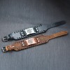 Кожаный браслет со вставкой Волк, коричневый в России